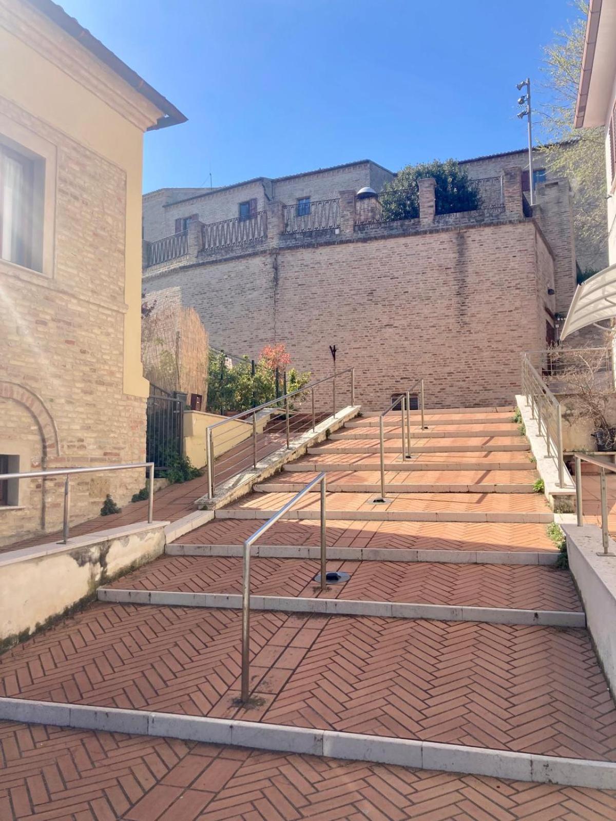 B&B Residenza Leonardo Falconara Marittima Exterior photo